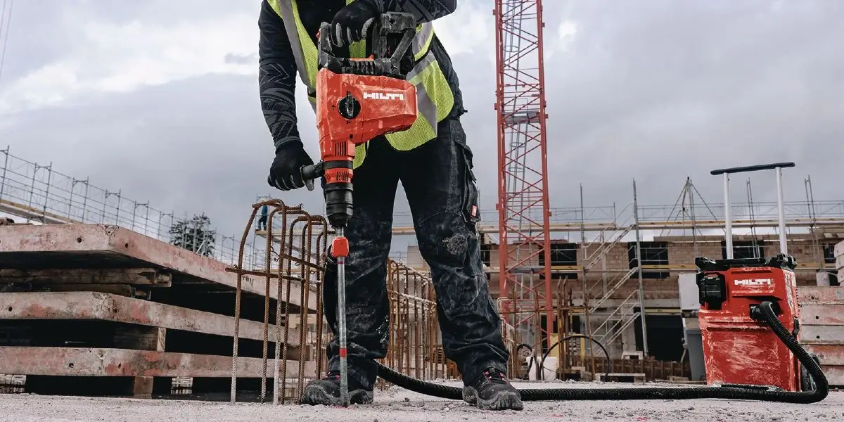 TE 70-22: Ergonomics and Tool Control for Professional Drilling Work 2 Hilti rotary hammer in use on a construction site