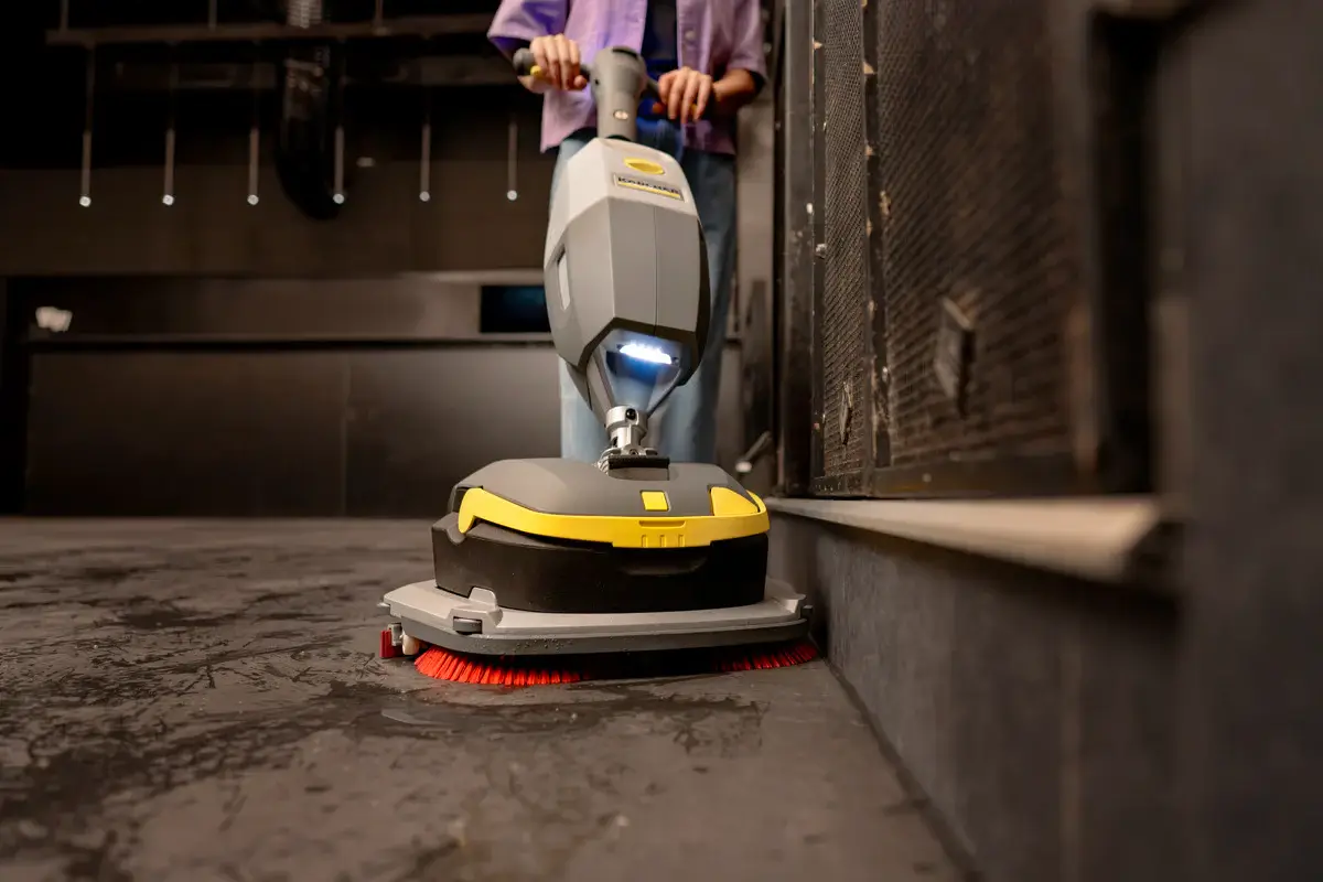 K-Mop 46 Bp scrubber dryer in use